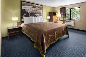 Super 8 by Wyndham St. Clairsville OH/Wheeling WV Area