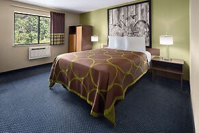 Super 8 by Wyndham St. Clairsville OH/Wheeling WV Area