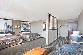 Super 8 by Wyndham Nashville/ Dntn/ Opryland Area