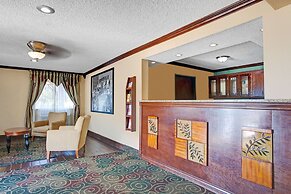 Super 8 by Wyndham Roseville/Detroit Area