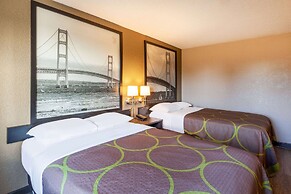 Super 8 by Wyndham Roseville/Detroit Area