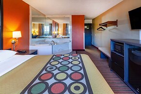 Super 8 by Wyndham Roseville/Detroit Area