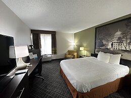 Super 8 by Wyndham Madison South