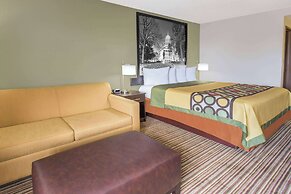 Super 8 by Wyndham Madison South