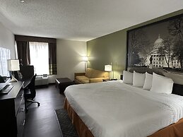 Super 8 by Wyndham Madison South