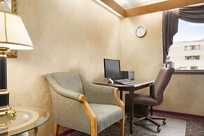 Super 8 by Wyndham Milwaukee Airport