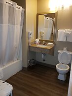 Super 8 by Wyndham Milwaukee Airport
