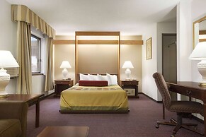 Super 8 by Wyndham Milwaukee Airport