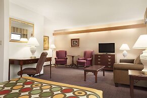 Super 8 by Wyndham Milwaukee Airport