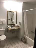 Super 8 by Wyndham Milwaukee Airport