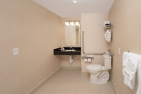 Ramada by Wyndham Niagara Falls Near the Falls