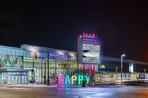 Ramada by Wyndham Niagara Falls Near the Falls