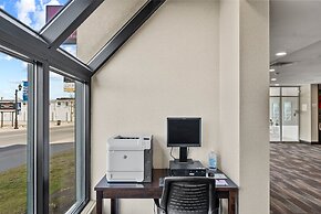 Ramada by Wyndham Niagara Falls Near the Falls