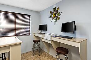 Super 8 by Wyndham Independence Kansas City