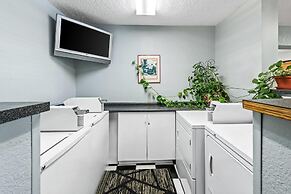 Super 8 by Wyndham Independence Kansas City