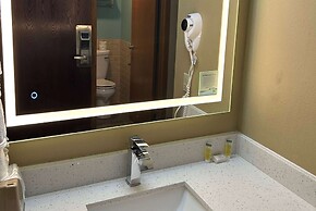 Super 8 by Wyndham Perry IA