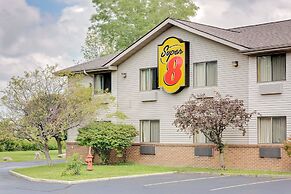 Super 8 by Wyndham Mentor/Cleveland Area