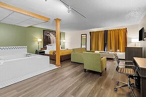 Super 8 by Wyndham Watertown WI