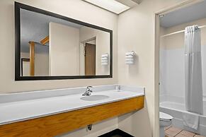 Super 8 by Wyndham Watertown WI