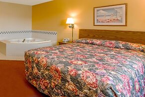 Super 8 by Wyndham Watertown WI