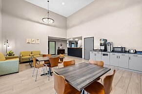 Super 8 by Wyndham Watertown WI