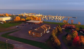 The Washburn Inn - On the Lake