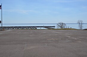 The Washburn Inn - On the Lake