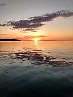 The Washburn Inn - On the Lake