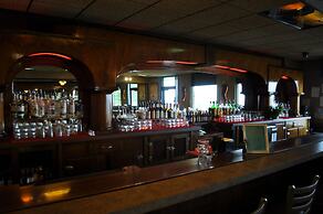 The Washburn Inn - On the Lake