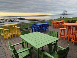 The Washburn Inn - On the Lake