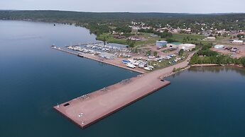 The Washburn Inn - On the Lake