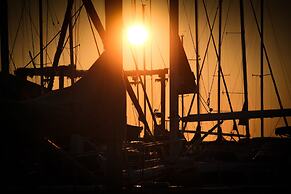 The Washburn Inn - On the Lake