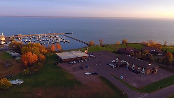 The Washburn Inn - On the Lake