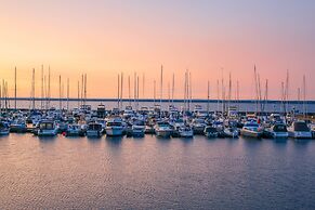 The Washburn Inn - On the Lake
