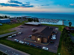 The Washburn Inn - On the Lake
