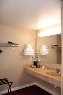 The Washburn Inn - On the Lake