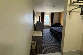 Super 8 by Wyndham Columbia Clark Lane