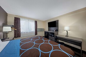 Super 8 by Wyndham Kansas City at Barry Road/Airport