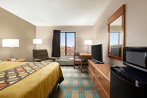 Super 8 by Wyndham Hannibal