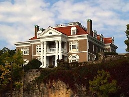 Super 8 by Wyndham Hannibal