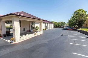 Super 8 by Wyndham Branson/Andy Williams Theater