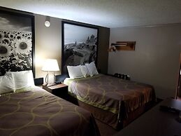 Super 8 by Wyndham Bismarck