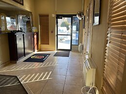 Super 8 by Wyndham Bismarck