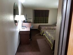Super 8 by Wyndham Bismarck