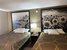 Super 8 by Wyndham Bismarck