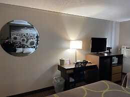 Super 8 by Wyndham Bismarck