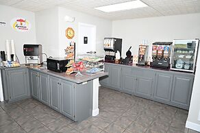 Super 8 by Wyndham Higginsville