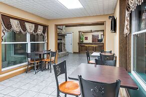 Super 8 by Wyndham Higginsville