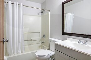 Super Inn by OYO Lansing MI