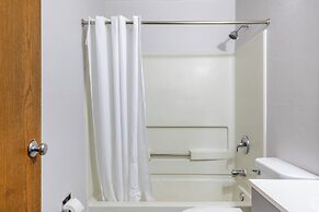 Super Inn by OYO Lansing MI